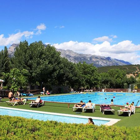 Bungalows Pena Montanesa Аїнса Екстер'єр фото