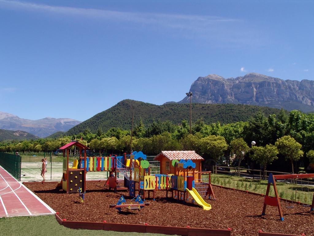 Bungalows Pena Montanesa Аїнса Екстер'єр фото