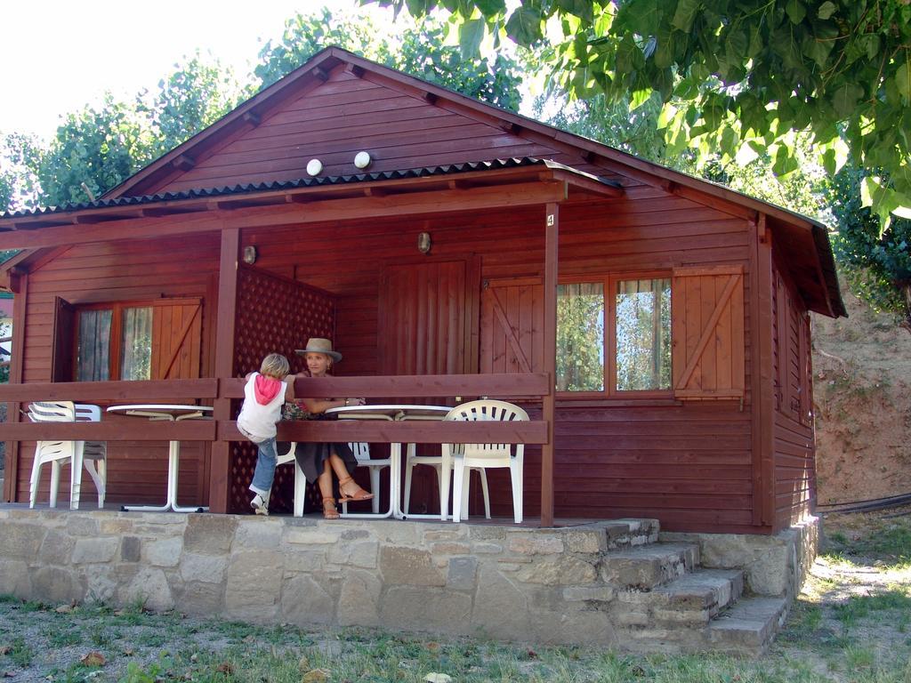 Bungalows Pena Montanesa Аїнса Номер фото